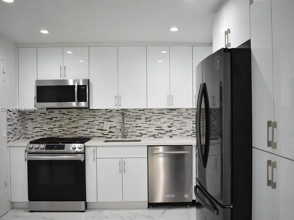 8024 Tatum Waterway Dr APT 5A, Miami Beach, FL 33141