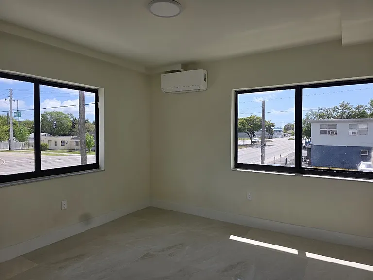 6010 NW 22nd Ave — Photo 9