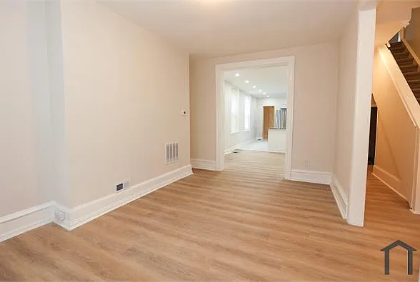 5425 Stewart St — Photo 2