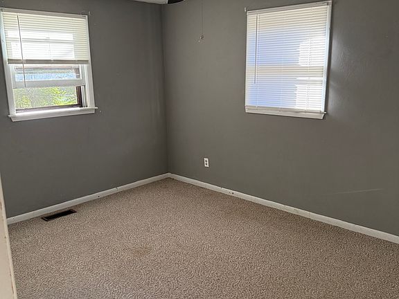5th image of 1309 Douglas Ln