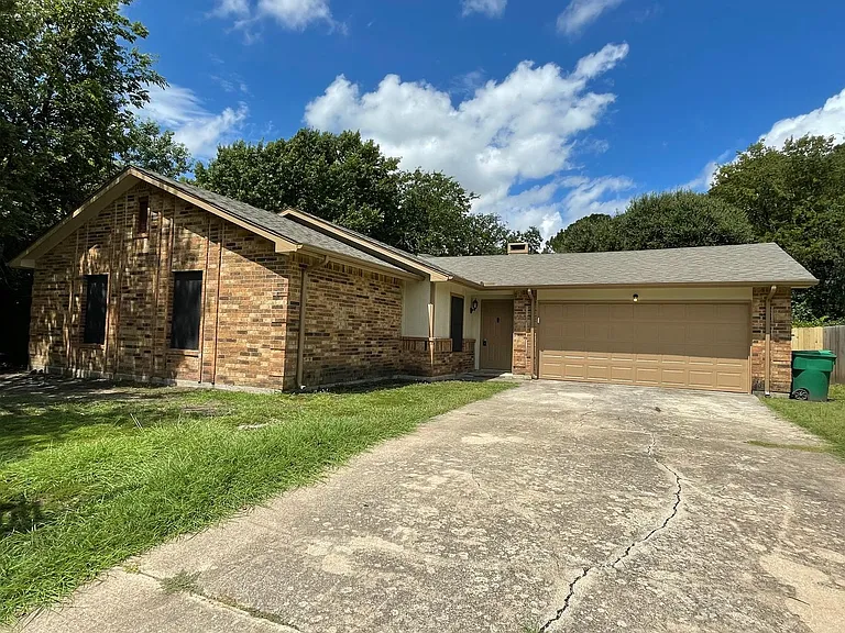 2513 Freedom Ln — Photo 1