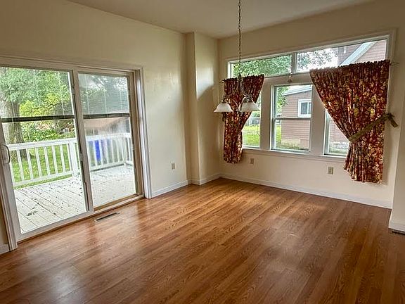 4th image of 301 Clinton St