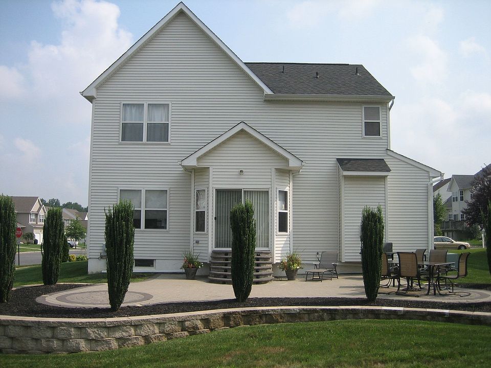 2nd image of 301 Juniper Ln
