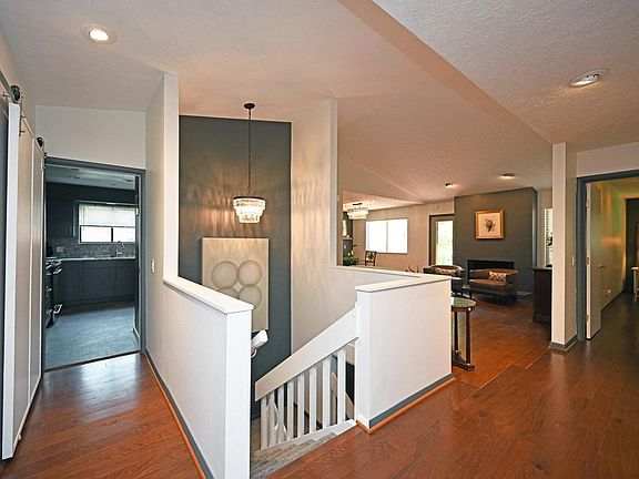 5th image of 61 Evergreen Cir