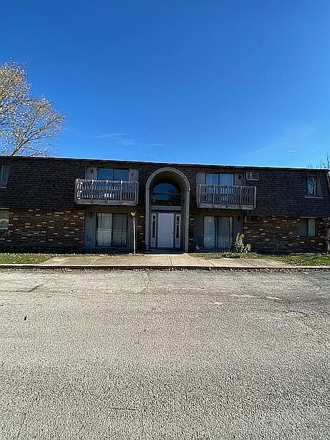 1st image of 340 Villabrook Dr APT 3