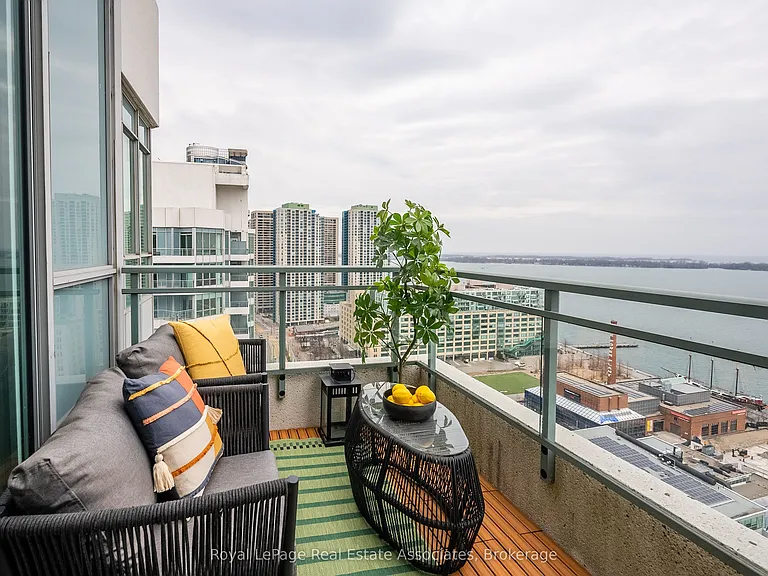 230 Queens Quay W #2811 — Photo 1