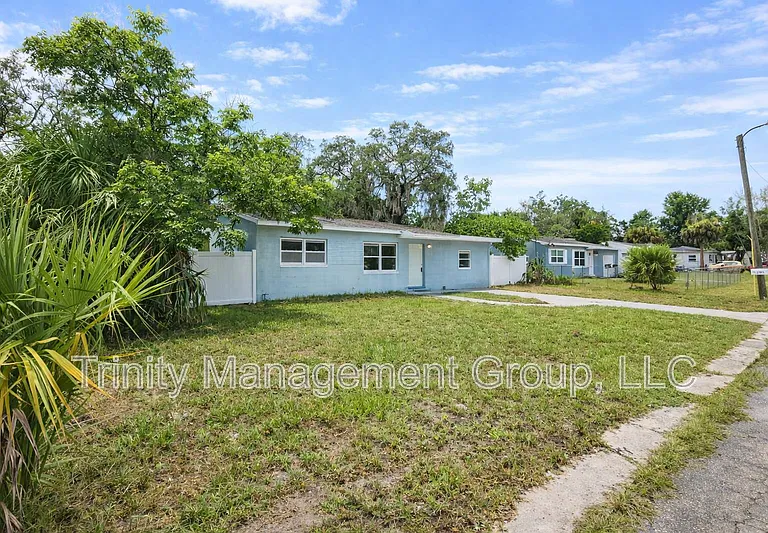 7131 Carlow St — Photo 3