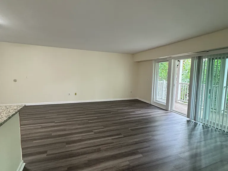 18 Westgate Dr — Photo 1