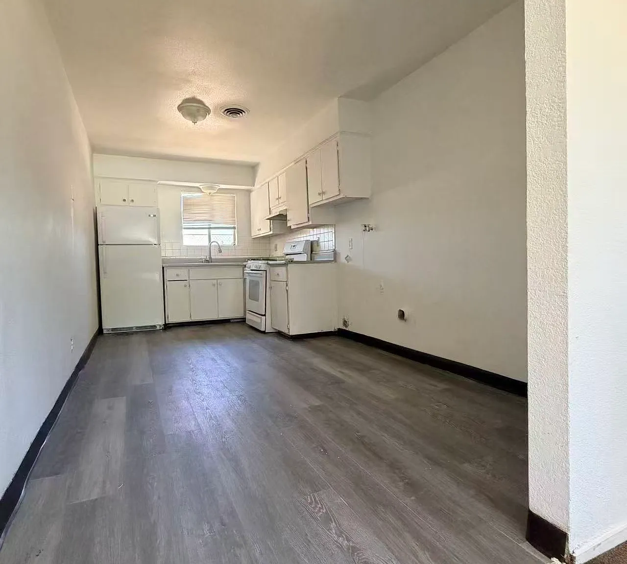 19 E Saginaw Way — Photo 2