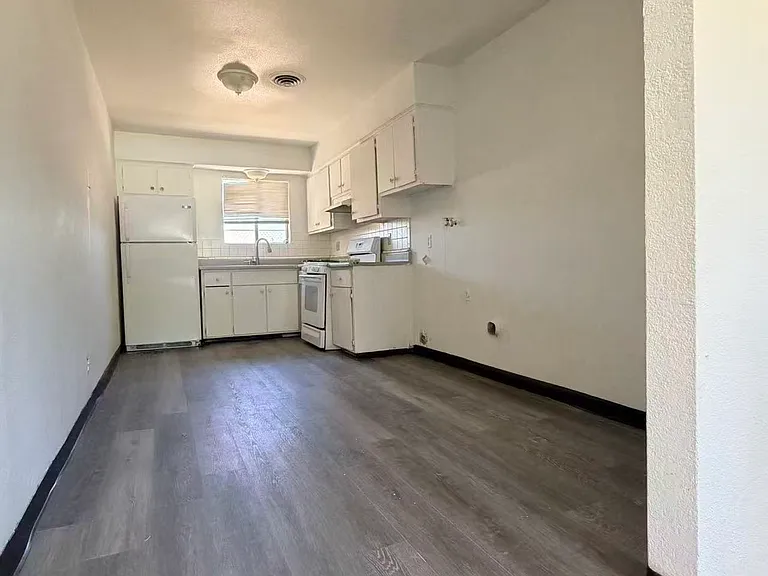 19 E Saginaw Way #101 — Photo 2