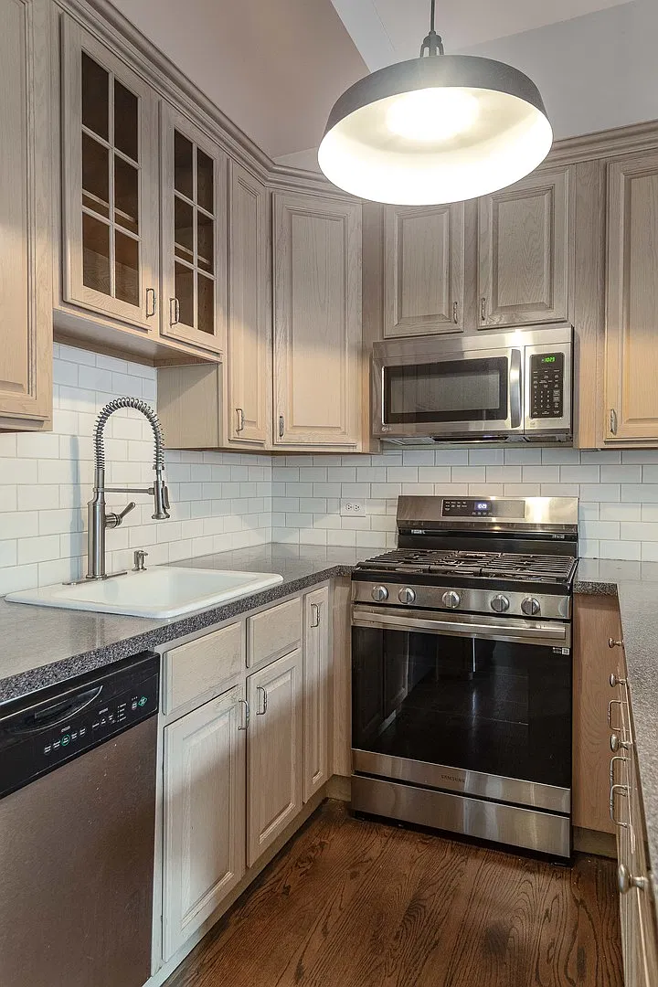 2 bed, $3,600 — Photo 4