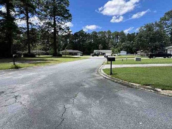 Exterior Neighborhood (street photo)
