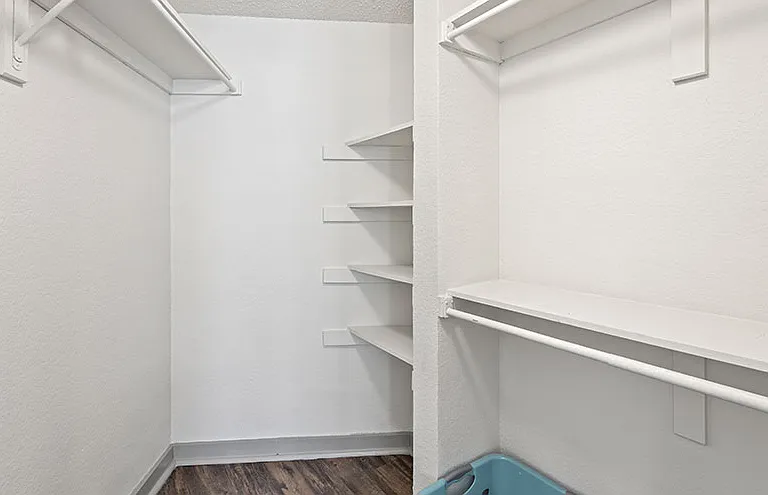 The Elise Apartments — Photo 6