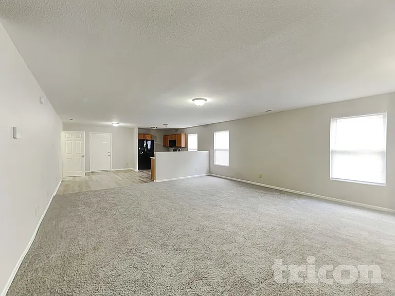 8039 Retreat Ln — Photo 3