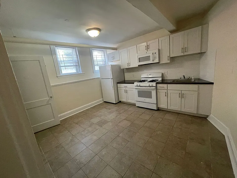 17 Barrows St #B