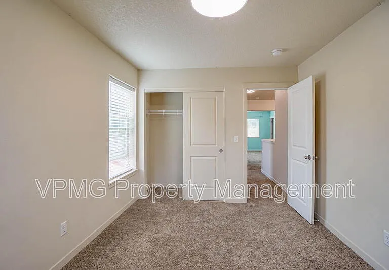 5941 NE 48th St — Photo 26