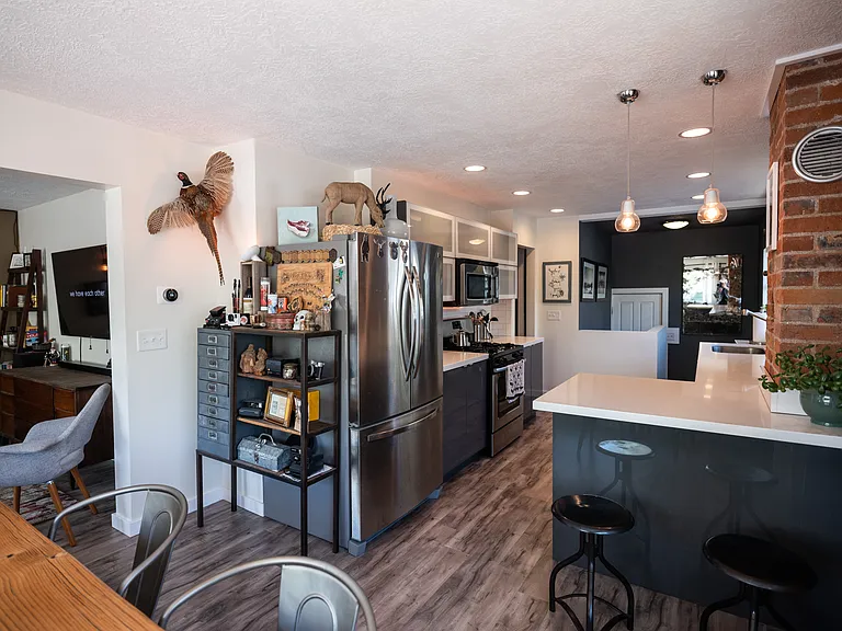 64 W Van Buren Ave — Photo 9