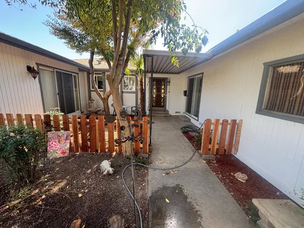 1621 W Holland Ave, Fresno, CA 93705