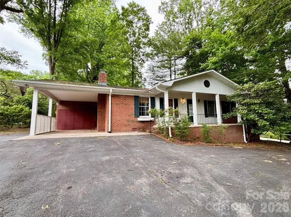 515 Lake Dr, Laurel Park, NC 28739