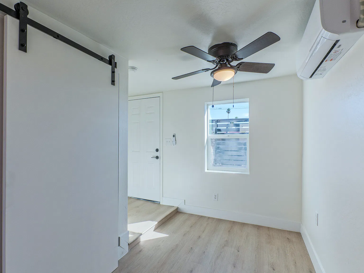Studio, 270 sqft, $745 — Photo 3