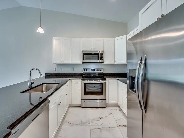 3419-3421 SW 15th Pl — Photo 12