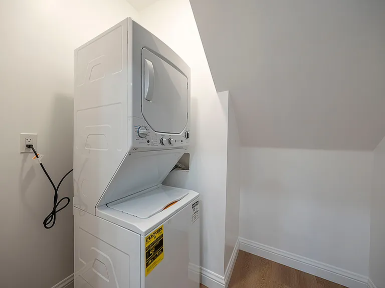 1820 E 2nd St #11 — Photo 11