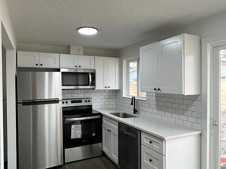 1301-1307 NE 183rd Ave — Photo 1