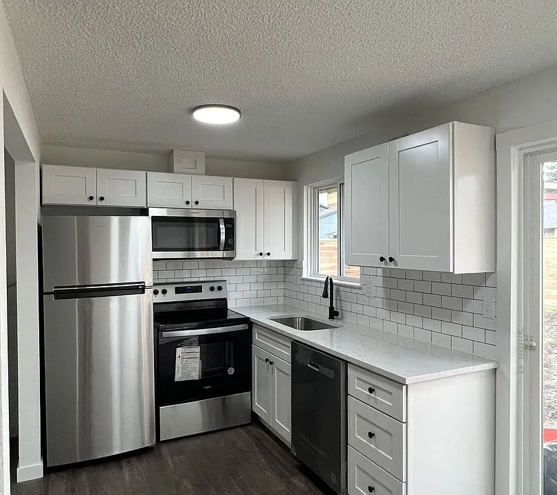 1301-1307 NE 183rd Ave