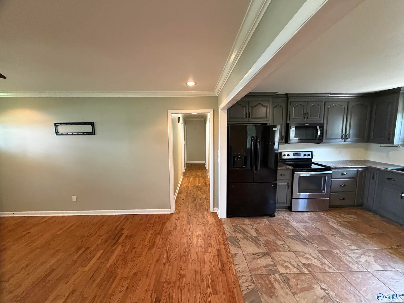 3 bed, 1232 sqft, $1,700 — Photo 4