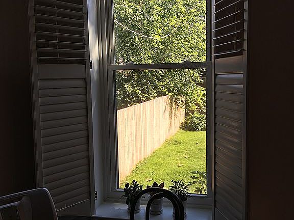 Kitchen window/bkfst nook