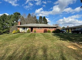 218 Fincastle Ln, Bluefield, VA 24605
