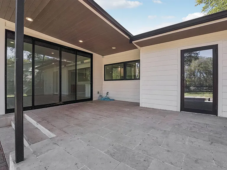 3927 Balcones Dr — Photo 12