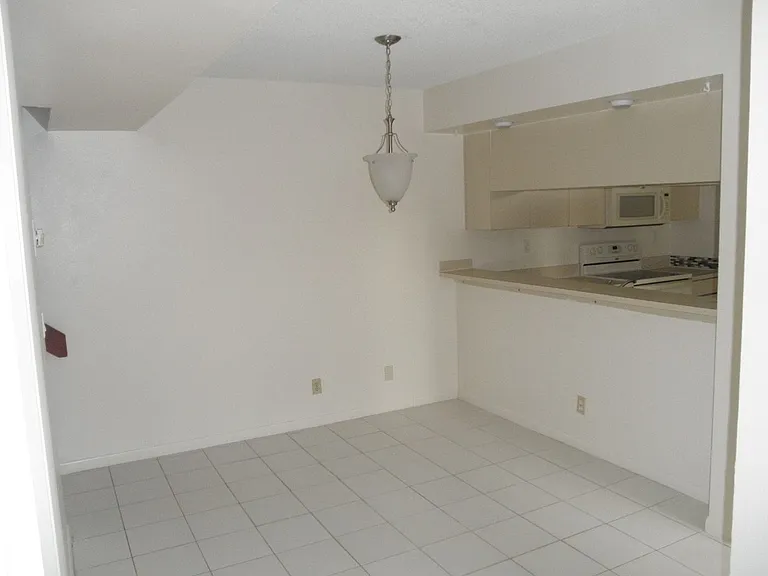 3662 Victoria Dr — Photo 7