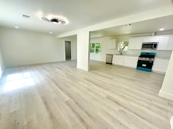 265 Bower Dr, Bridge City, TX 77611
