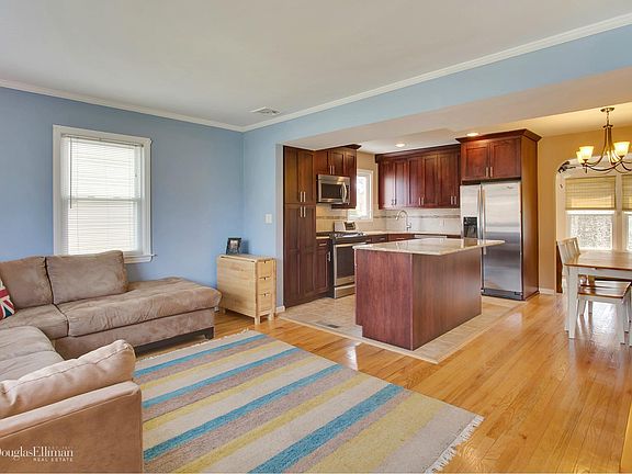 2nd image of 1624 Barbara Ln