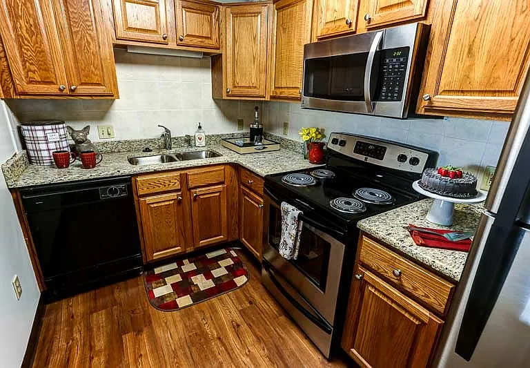 Kitchen with Breakfast Bar