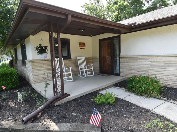 15 Tow Path Rd, Granville, OH 43023