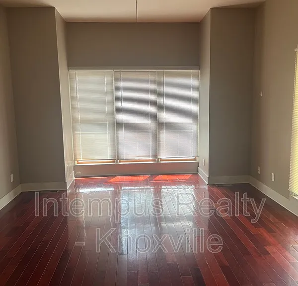 229 Deaderick Ave — Photo 4