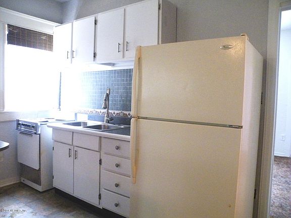 5th image of 2322 Herschel St APT 1
