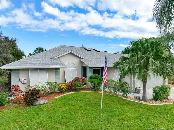 861 SE Celtic Ave, Port Saint Lucie, FL 34983
