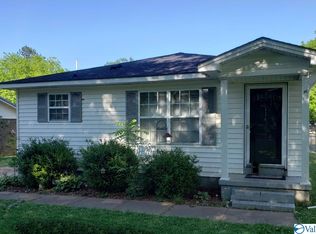 114 8th Ave NW, Decatur, AL 35601