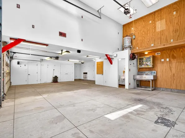 296 East Ln, El Cajon, CA 92021