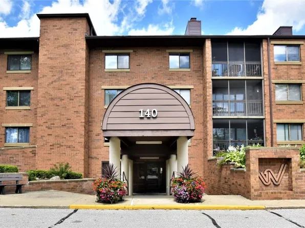 140 Fox Hollow Dr #408B, Mayfield Heights, OH 44124
