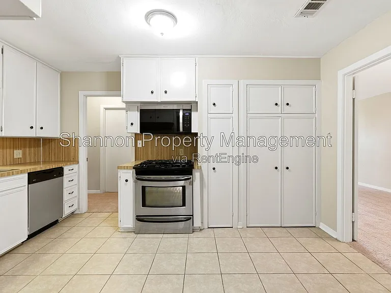 8406 Highcrest Dr — Photo 13