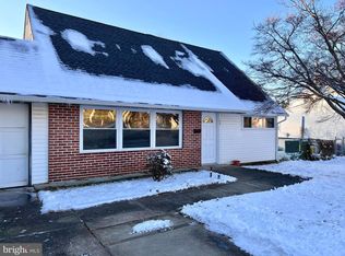 33 Jasmine Rd, Levittown, PA 19056