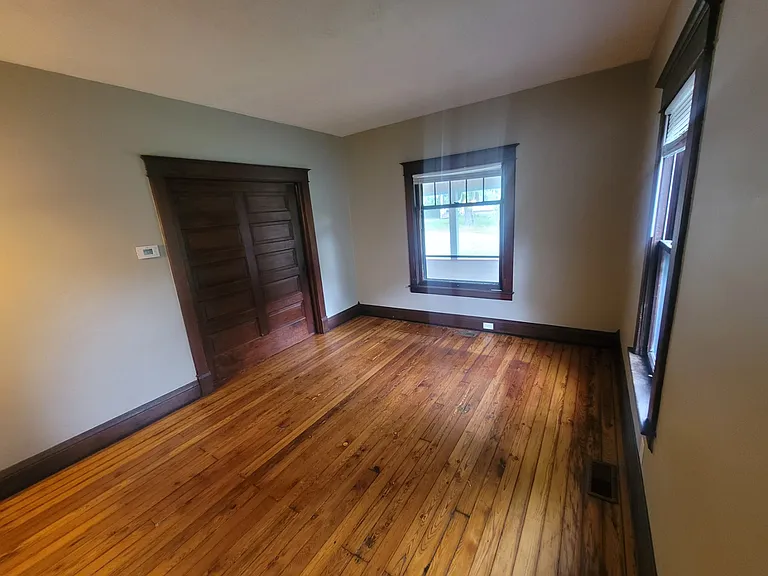 1327 Summit Ave — Photo 3