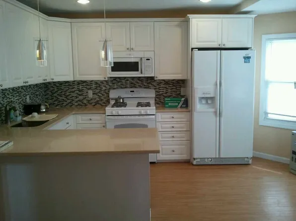 39-15 Murray Street image 1 of 5