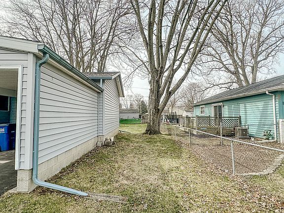 2nd image of 5617 Fenwick Dr
