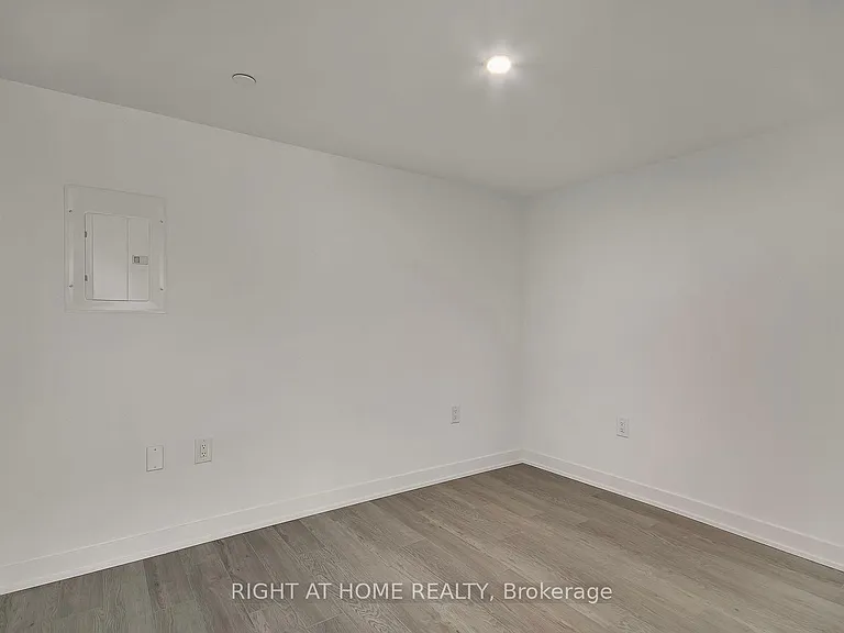 3 Strathgowan Ave #301 — Photo 10