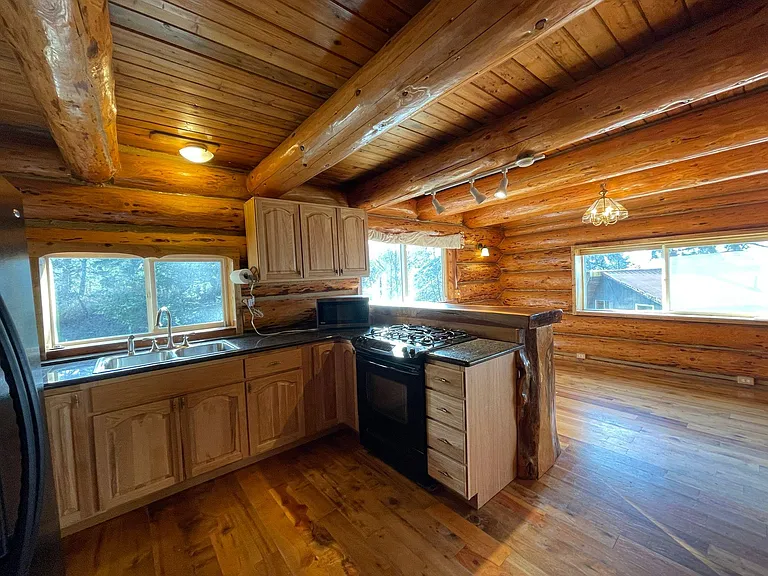8475 Treasure Rocks Rd — Photo 16